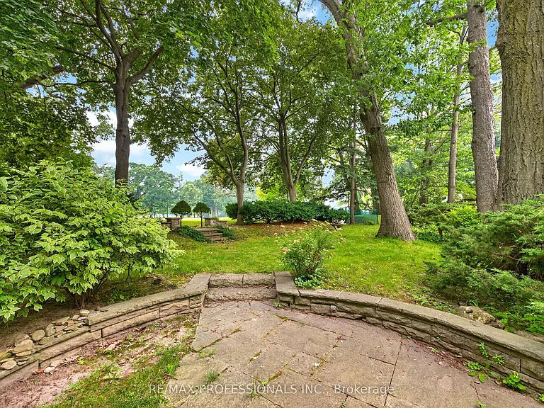 32 Edenbrook Hl — Photo 47