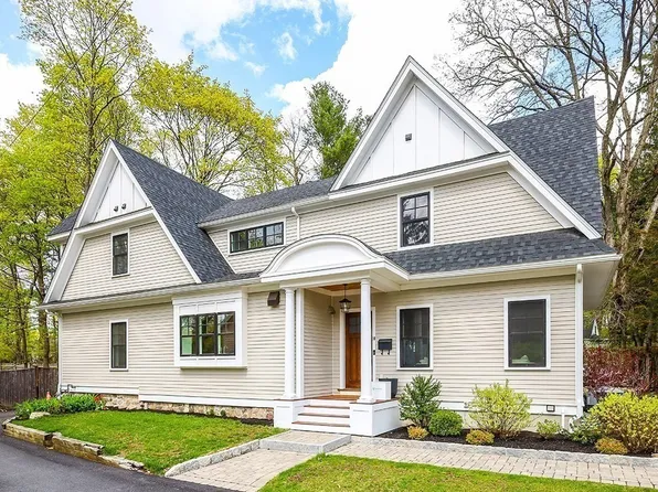 14 Oakland Cir, Wellesley, MA 02481