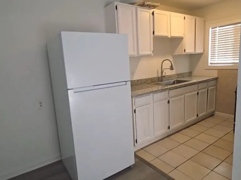 2562 Traction Ave — Photo 4