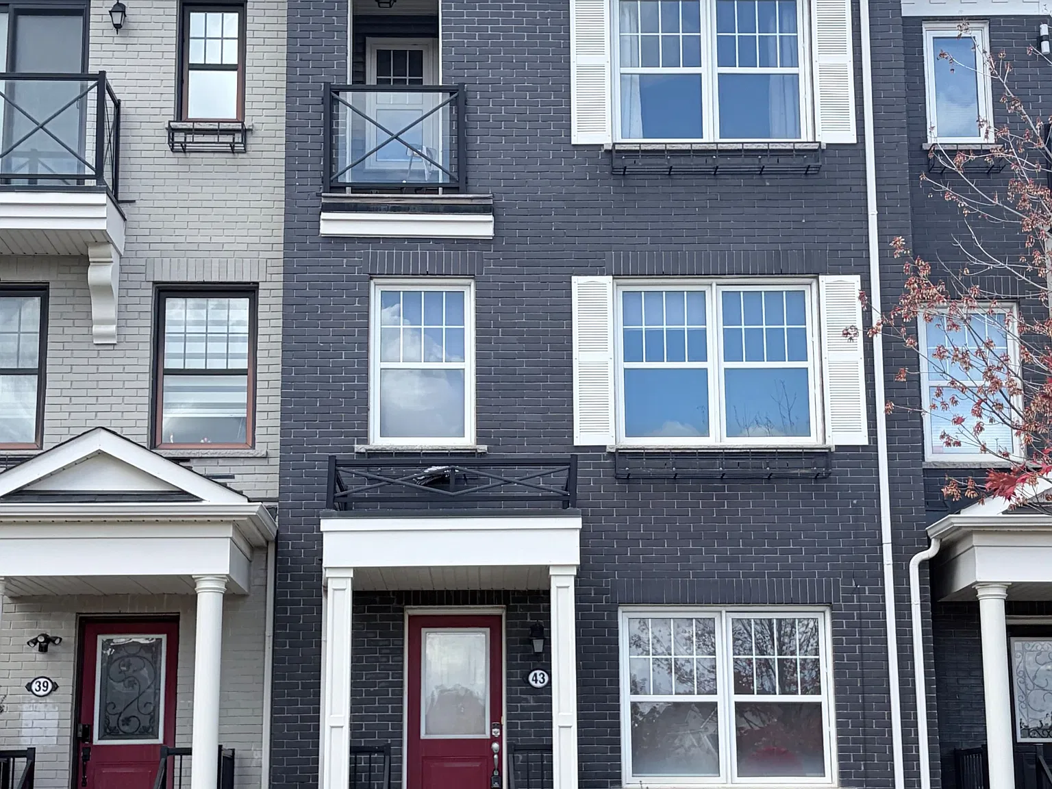 4 bed, $3,200 — Photo 2