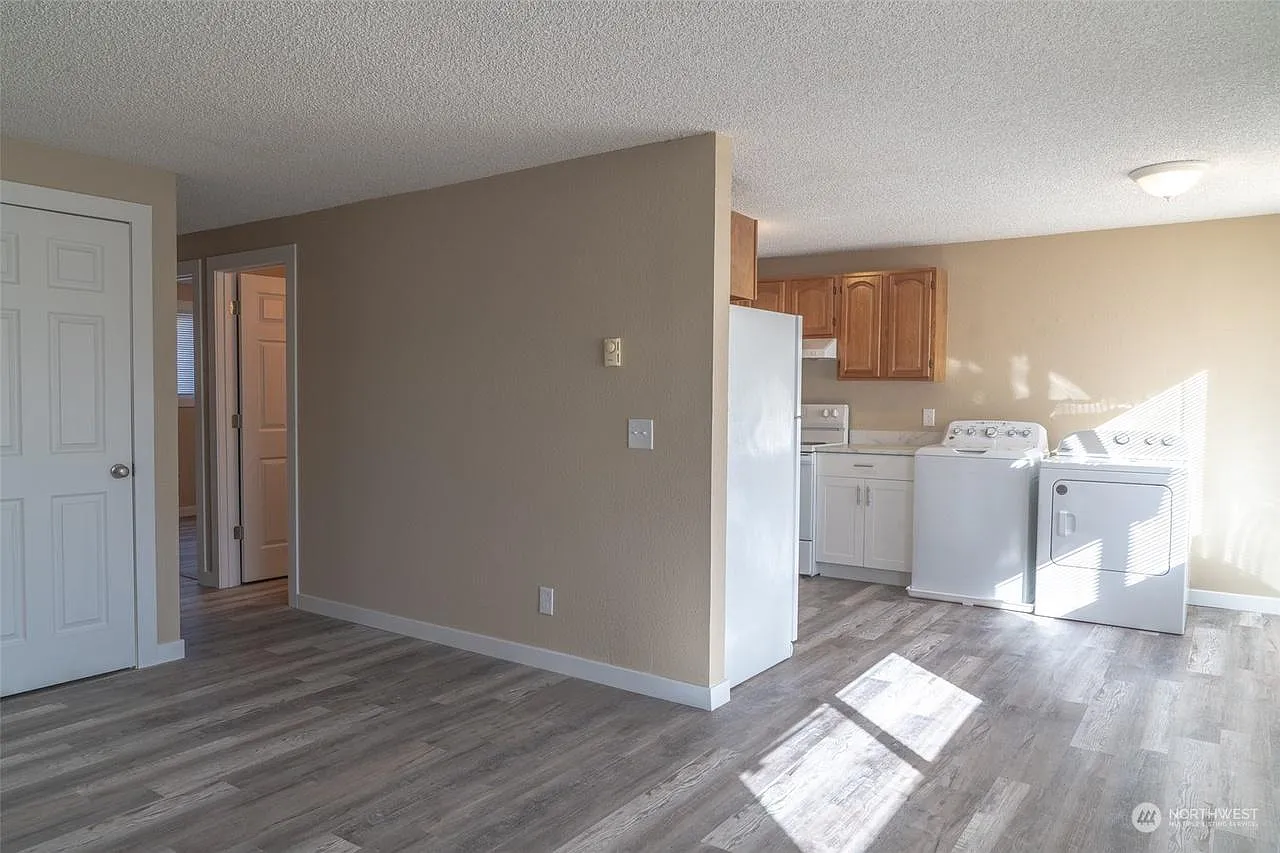 2 bed, $1,600 — Photo 2