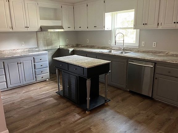 2nd image of 2696 Camelot Dr
