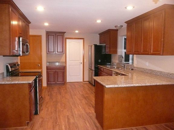 5th image of 11909 49th St NE