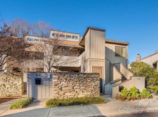 16 Lakemoor Ln, Laurel Park, NC 28739