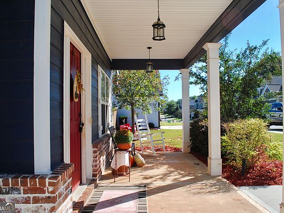 3rd image of 160 Orchard Ln