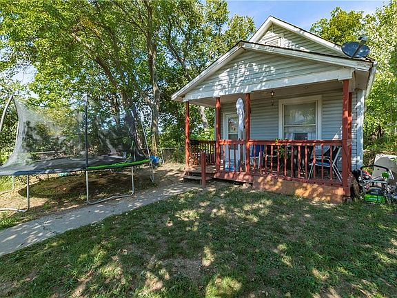 3rd image of 1050 Barnett Ave