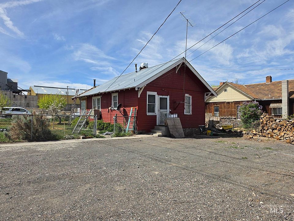 1st image of 228 8th Ave S