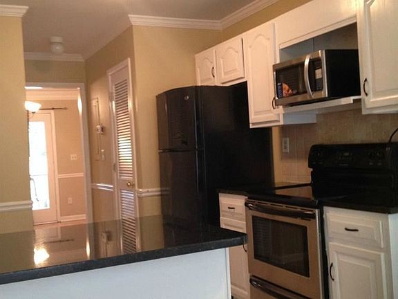 5th image of 581 Salem Woods Dr SE