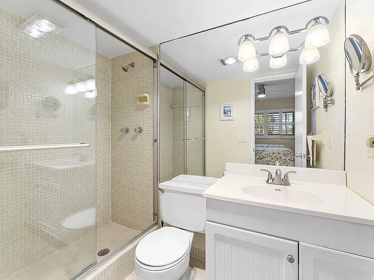 101 NE 19th Ave #208 — Photo 11