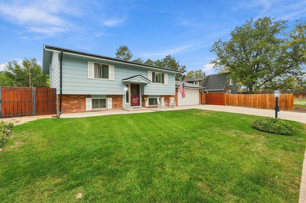3213 N Custer Ave