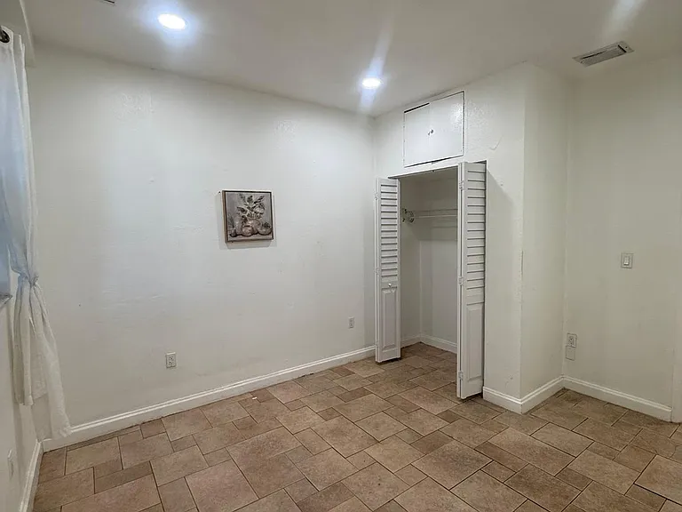 242 SW 15th Ave #A — Photo 14