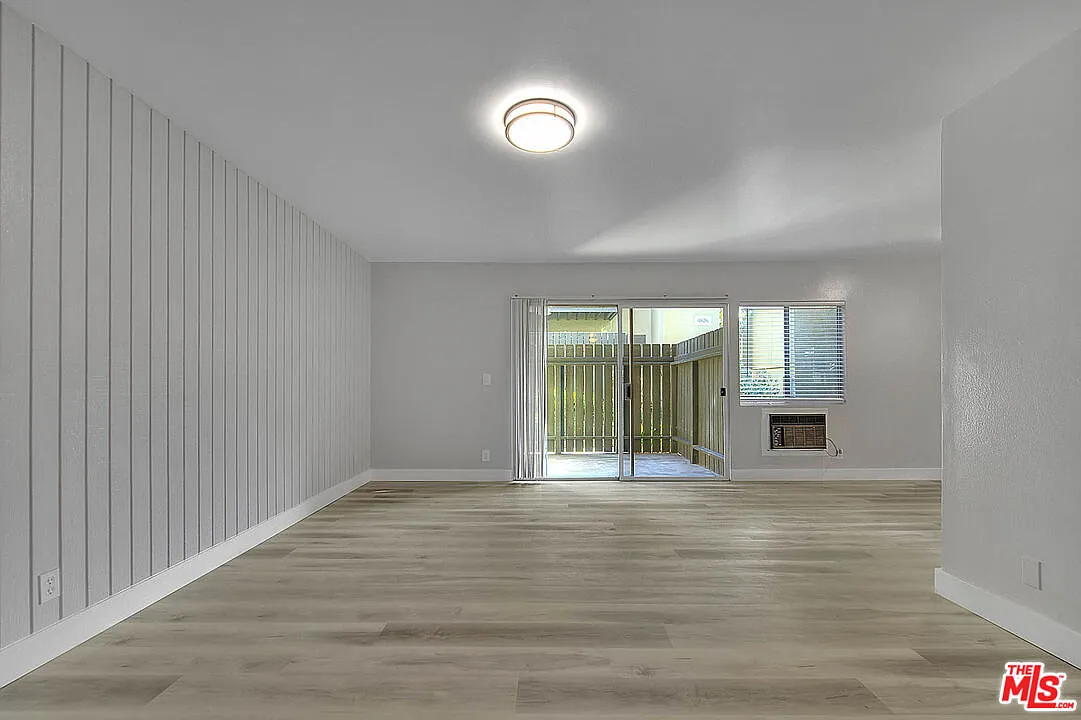 3 bed, 2.0 bath, 1095 sqft, $3,950 — Photo 2