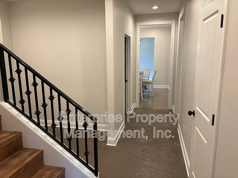 239 McLaughlin Dr — Photo 31