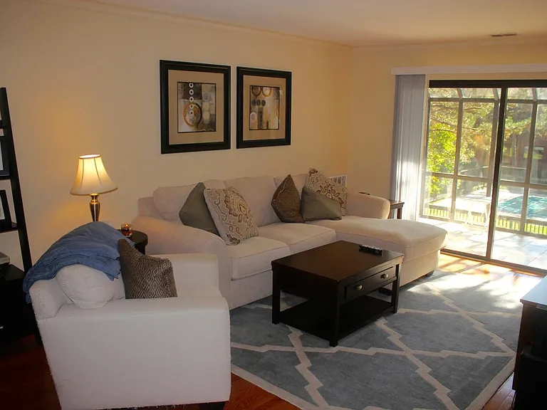 302 Hilltop Ln #F — Photo 10