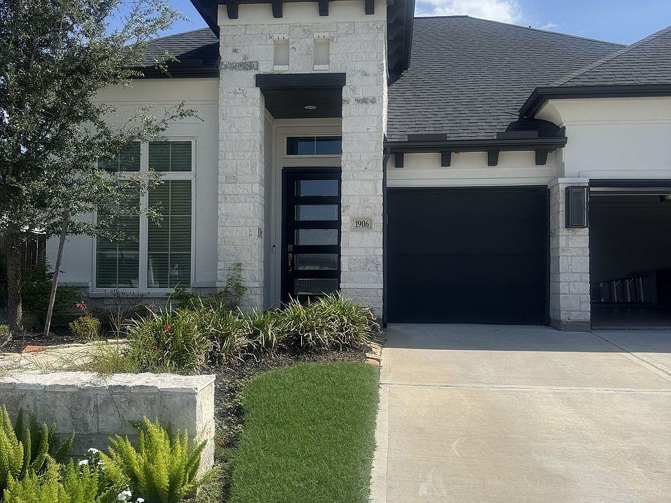 1st image of 1906 Longcroft Ln