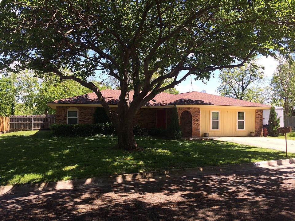 Mature tree in front yard