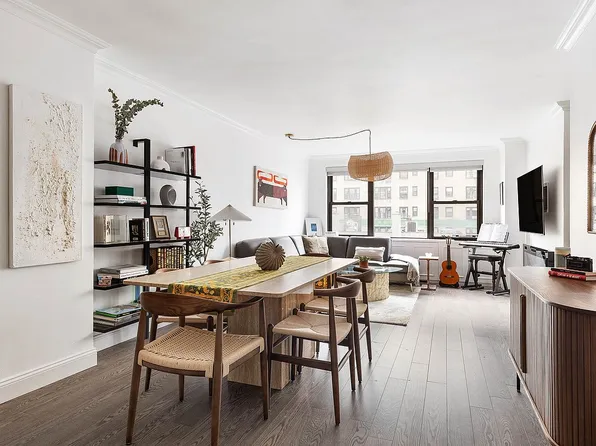 301 E 69th St APT 7E, New York, NY 10021