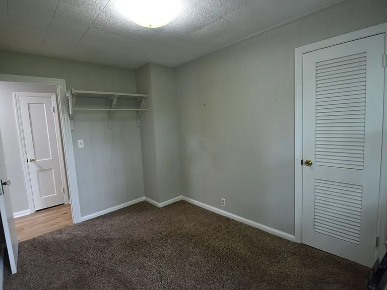 334 W Staat St — Photo 17
