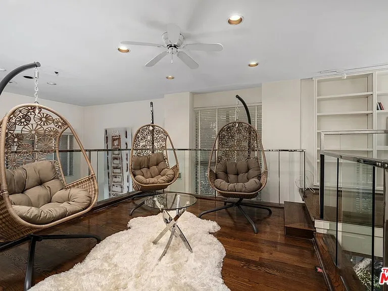 1360 S Beverly Glen Blvd #Penthouse 301 — Photo 29
