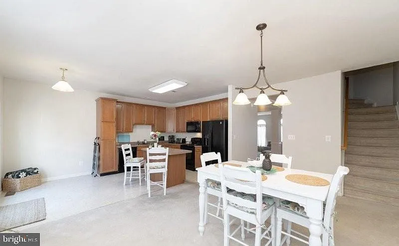 3 bed, 2.5 bath, 2652 sqft, $3,300 — Photo 4