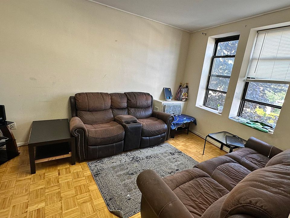 2nd image of 803 Avenue A APT 2B