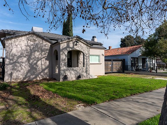 3rd image of 15 E 22nd St