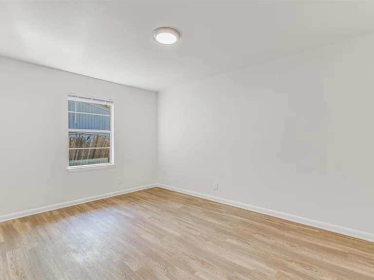 1202 W 22nd St #B — Photo 7