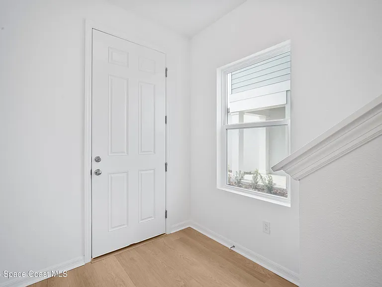 4374 Masthead Ave — Photo 5