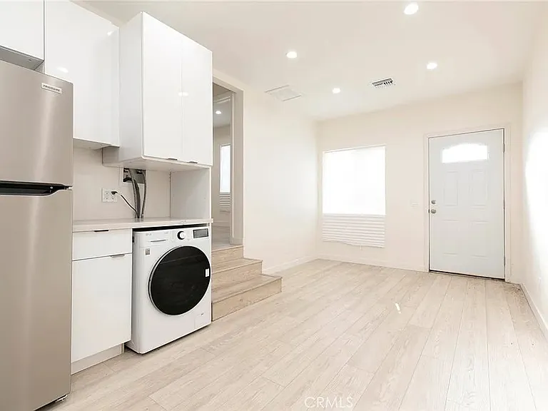 8002 Hazeltine Ave — Photo 7