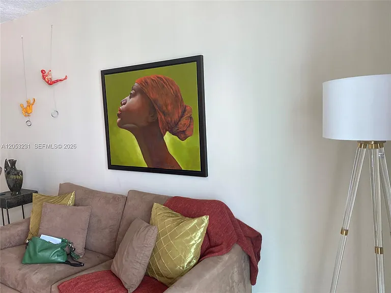 275 NE 18th St #809 — Photo 5