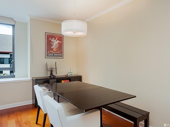 4th image of 250 King St Unit 758