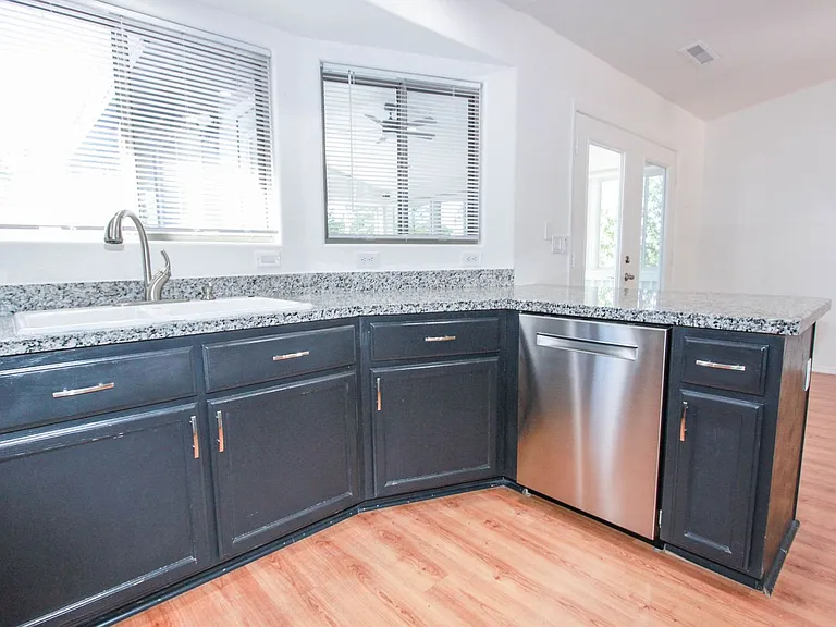 4266 N Saratoga Dr — Photo 9