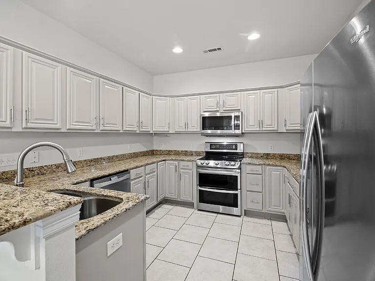 1514 NE Young Ave — Photo 10