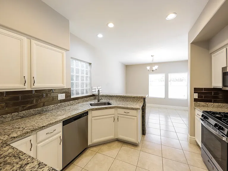 3424 E Rockwood Dr — Photo 9