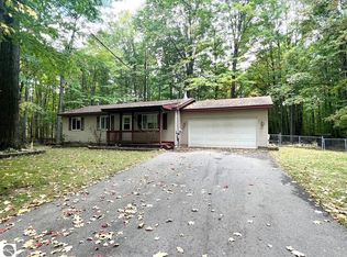 878 Betsie River Rd, Interlochen, MI 49643