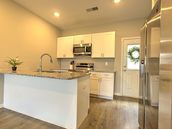 3rd image of 108 Kathryn Ct