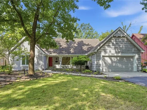 9932 Roe Ave, Overland Park, KS 66207