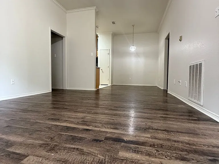 217 Rentz Place Cir — Photo 4