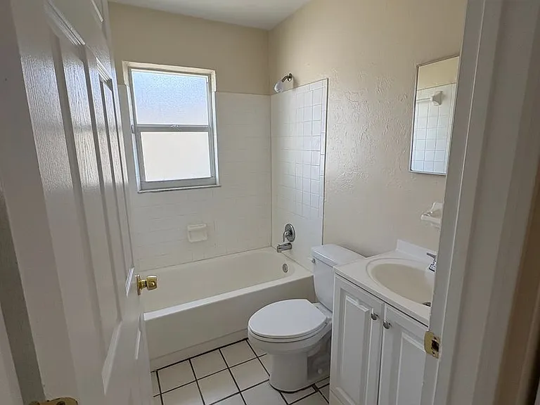Mango Ave — Photo 5