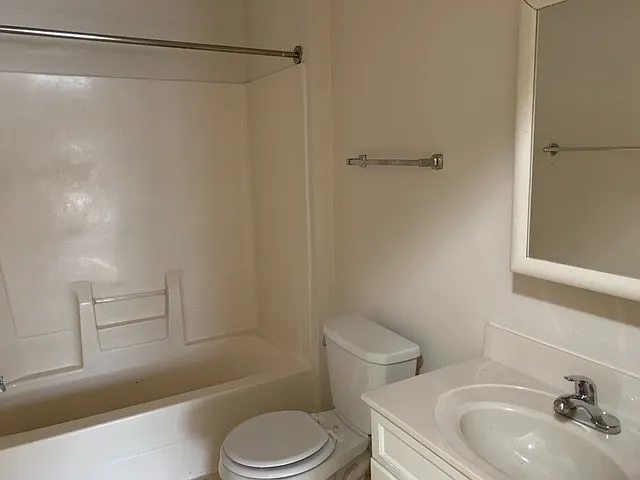 Skyview Apartments — Photo 4
