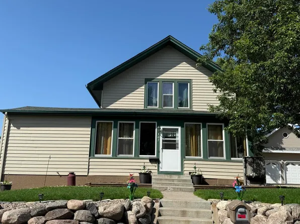 307 E Lawler Ave, Chamberlain, SD 57325