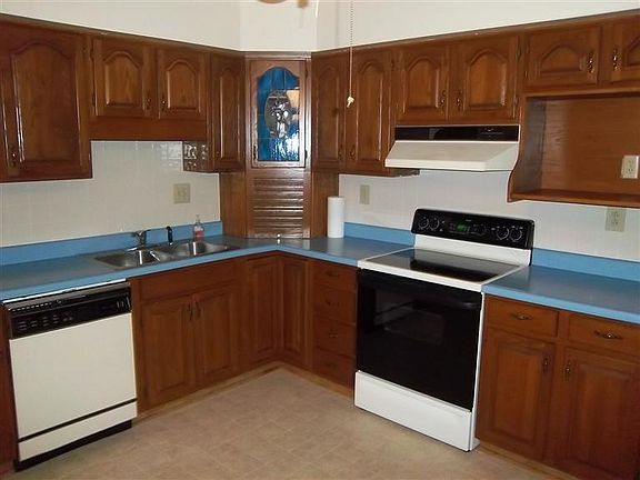 5th image of 8 Sunnybrook Ct