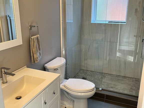 4th image of 145 Burris St #2