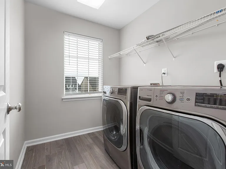 930 Forsythia Ln — Photo 31