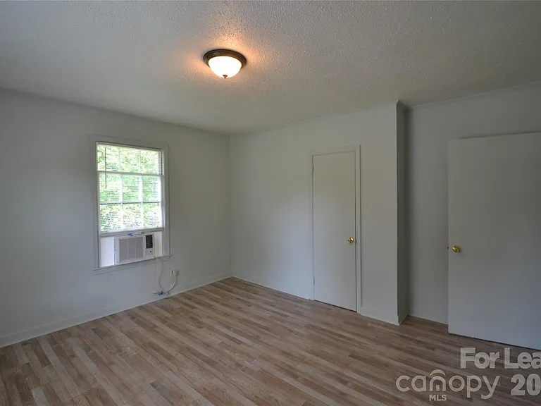 1208 Grace Ave — Photo 22