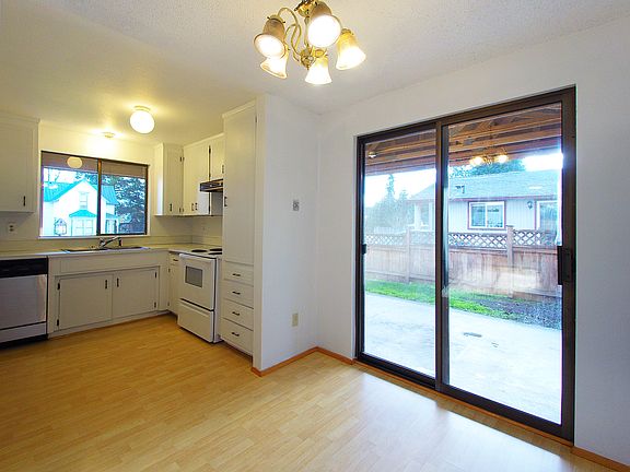 5th image of 514 W 11th St