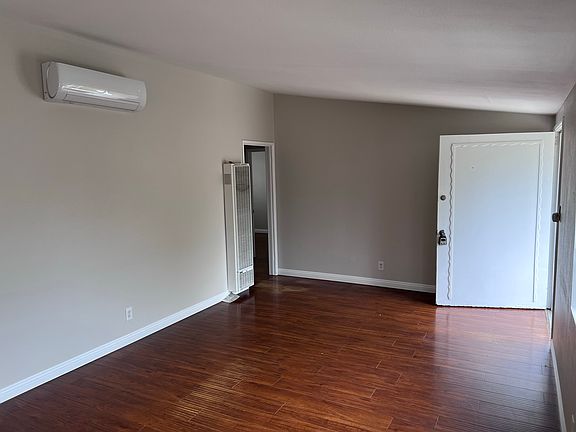 3rd image of 606 N Elderberry Ave