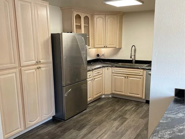 220 W Emerson Ave #9 — Photo 1