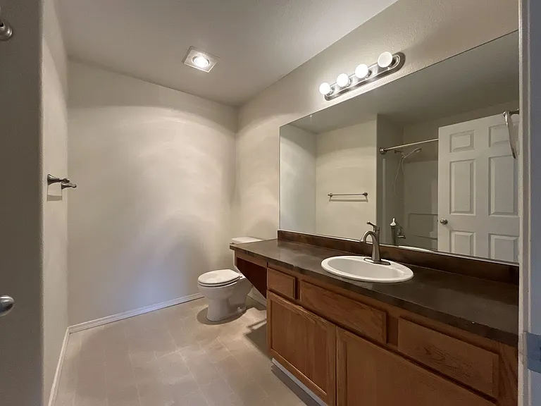 149 NE 75th Ave — Photo 29