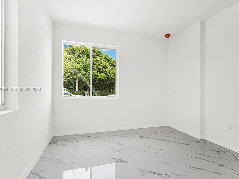 SW 125th Ave — Photo 40